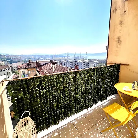 Sea View And Private Parking Apartment *