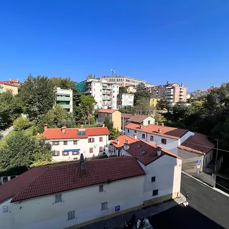 Sea View And Private Parking Apartment *